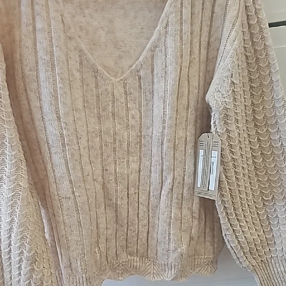 FRYE AND CO. Women's V-Neck Sweater in Cream - Picture 7 of 9